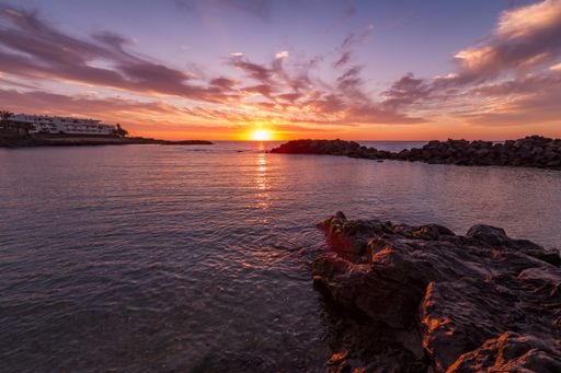 A breathtaking scenery of the beautiful sunset and the colorful cloudy sky reflected in the sea