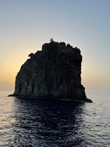 A mesmerizing view of the golden sunset over the sea