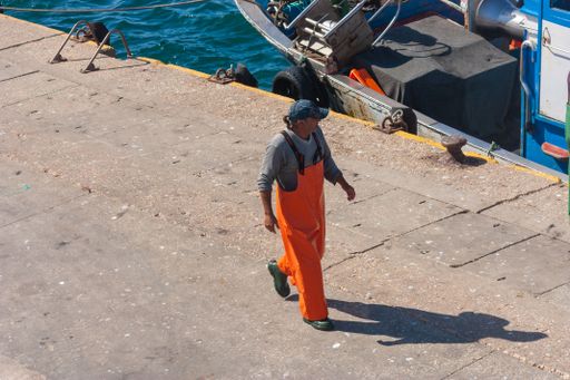 Picture of a stylish fisherman, doing his job in a port of Sagres.
Taked in the format RAW and edited with LightRoom.