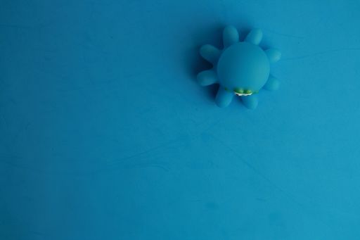 A top view of the octopus-shaped bathtub toy for children