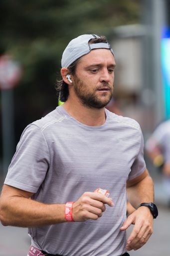 Man running the 39rd International Marathon of Mexico city on the street