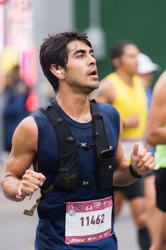 Man running the 39rd International Marathon of Mexico city on the street