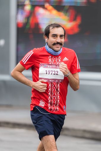 Man running the 39rd International Marathon of Mexico city on the street