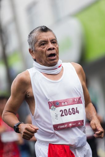 Man running the 39rd International Marathon of Mexico city on the street