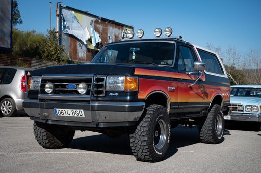 A front view of big SUV offroad Ford Bronco 351 5.8L XLT 4x4 fifth generation 1992-1996