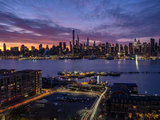 An aerial shot of a beautiful cityscape of New York City in the evening at sunset