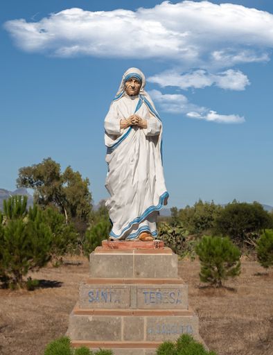 A closeup shot of a sculpture of Mother Teresa