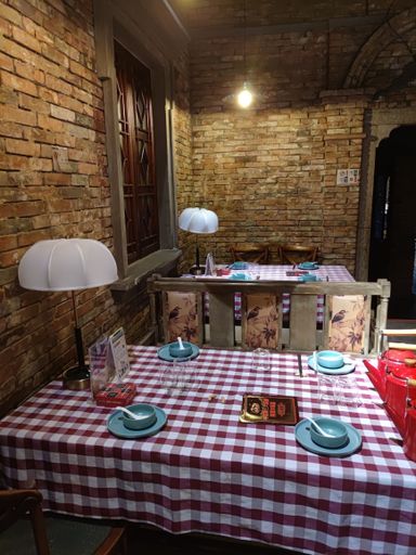 Restaurants in old China were traditional and elegant