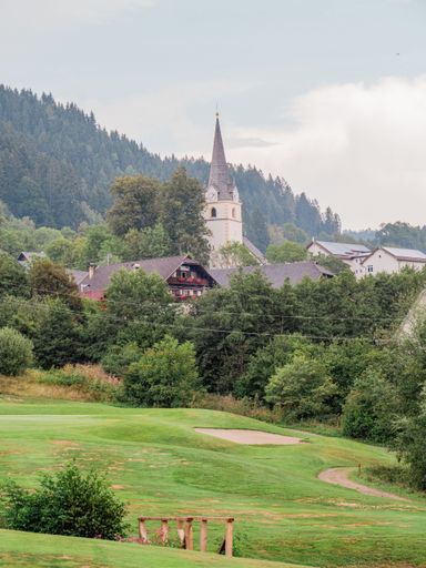A vertical shot of the historic Pfarrkirche Moosburg church in Austria on a cloudy day