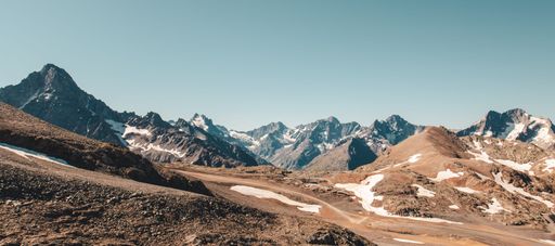 A mesmerizing view of a beautiful mountainous landscape on a sunny day