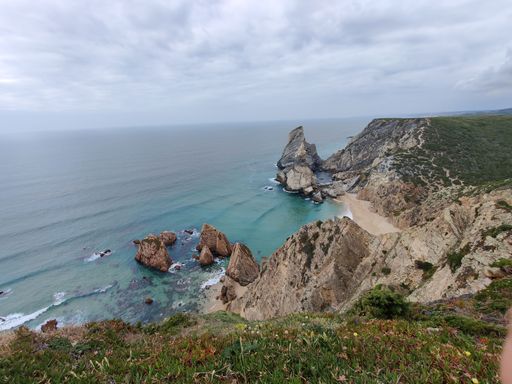 A high-angle shot of Ursa beach, Cabo Da Roca, Portugal under a cloudy sky