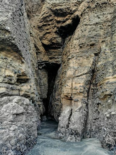 A beautiful shot of a Piha Blowhole cave