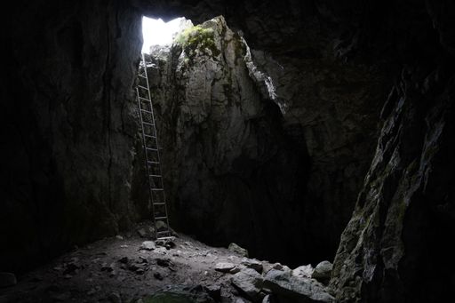 The Raptawicka Cave with a ladder