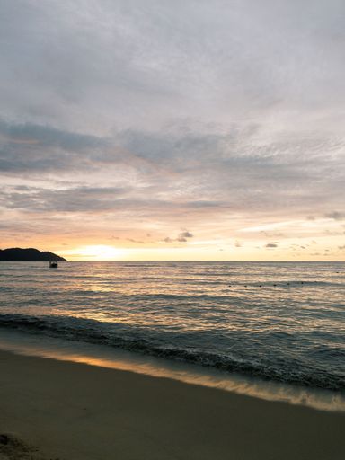 A mesmerizing vertical view of the beautiful soft sunset over the sea