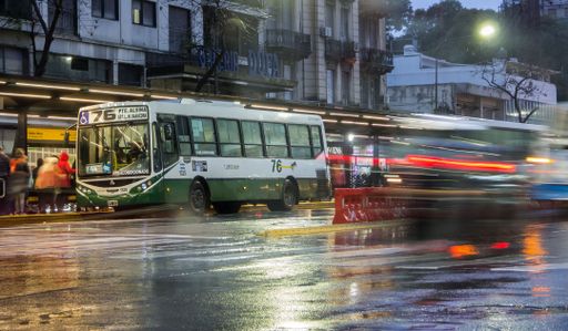 A long exposure shot of buses on a wet city road in Buenos Aires, Argentina