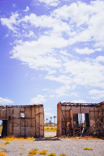 A vertical shot of an abandoned rural area in a dry field during daylight