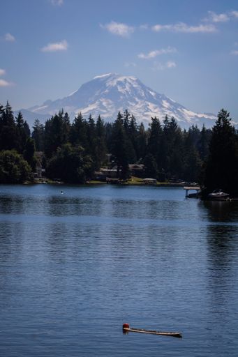 A vertical shot of Lake Tapps near Mount Rainier in Washington, USA