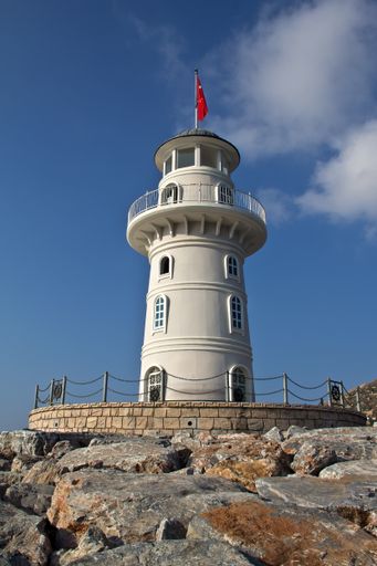 A vertical shot of the famous Alanya Lighthouse in Antalya, Turkey on a clear blue sky background