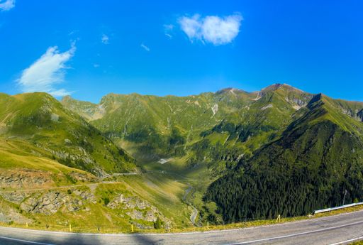 An amazing shot of the Transfagarasan road in Romania