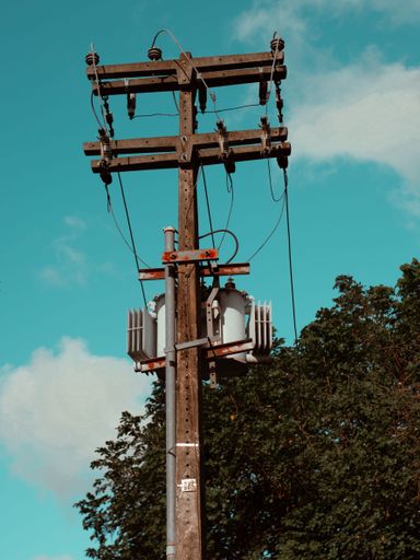 A light pole in a beautifull background