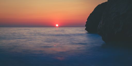 A mesmerizing shot of a beautiful seascape at sunset