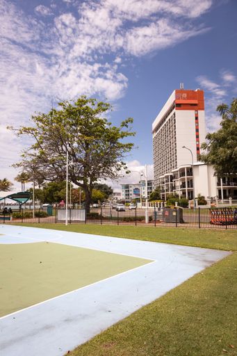 A vertical shot of the basketball field against the busy street and buildings in Far North Queensland, Australia